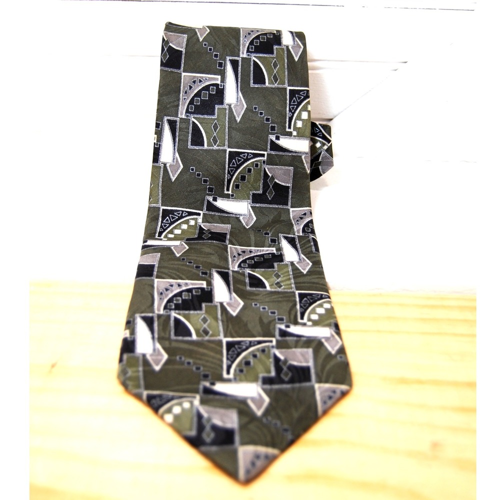 Vintage Villa Bugatti neck tie 100% silk Geometric patten dark green Made in USA